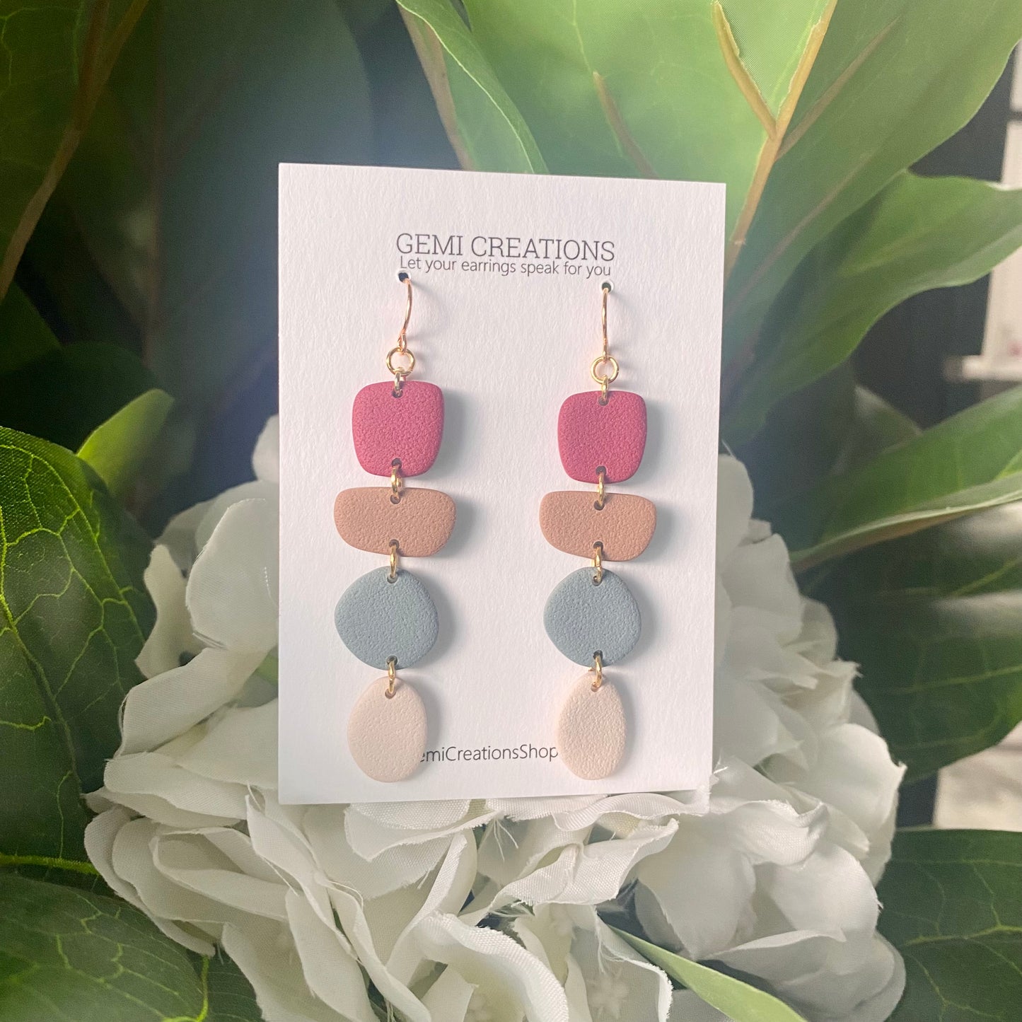 Pebble drops (gold fishhook)